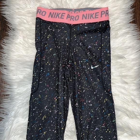 Stylish Nike Leggings - Picture 2 of 5